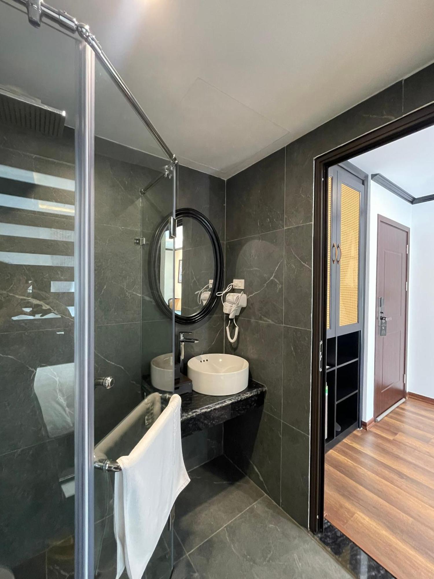 Aquarius Premium Hotel Ханой Екстериор снимка